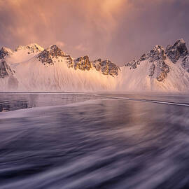 Sea And Mountain by Yongnan Li ?????