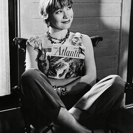 SHIRLEY MACLAINE in SOME CAME RUNNING -1958-. by Album