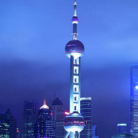 Skyscraper In Shanghai by Ithinksky