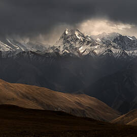 Snow Mountain Peak by Liaoyuhan
