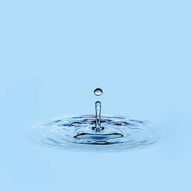 Splashing Waterdrop Droplet Falling by Ballyscanlon