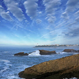 Splashing Waves On The Atlantic Beach by Izzet Keribar