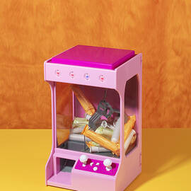  Tampon Claw Machine by Julia Ramiro