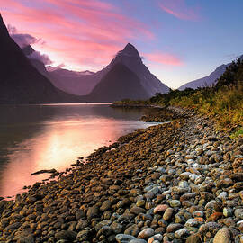 Twilight @ Mitre Peak, Milford Sound by Atomiczen