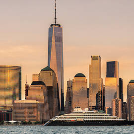 United States, New York City, Manhattan, Lower Manhattan, Manhattan Skyline With One World Trade Center At Sunset