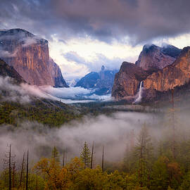 Yosemite: Fogs And Clouds by Michael Zheng