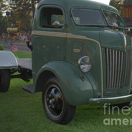 1953 Ford C series cab over engine COE by PROMedias US