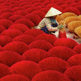 Working incense by Khanh Phan