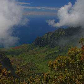 Afternoon Light In Kalalau Valley by Stephen Vecchiotti