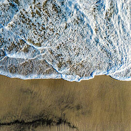 Beautiful Ocean by Louis Dallara