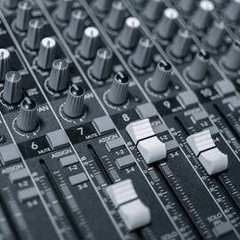 Black and white the mixer  by Julien