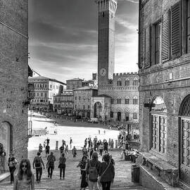 BW Siena - Torre del Mangia by Paolo Signorini