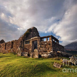 Cill Chriosd Kirk, Strath Suardal, Skye,Scotland. by Barbara Jones PhotosEcosse