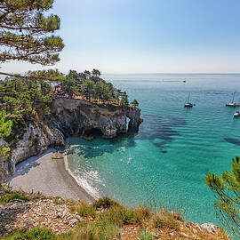 Crozon Coastline by Manjik Pictures