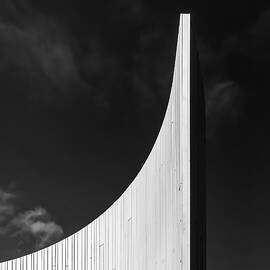 Curve Eight by Wim Lanclus