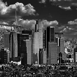 Downtown Los Angeles skyline with the Hollywood sign in the background - black and white by Watch And Relax