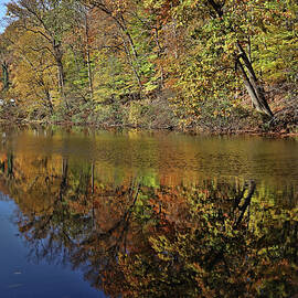 Echo Lake Autumn Splendor by Allen Beatty
