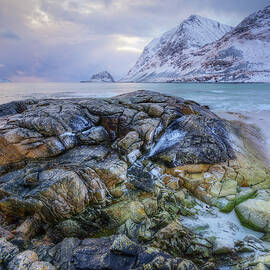 f r a c t u r e s   12398 by Philip Esterle