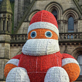 Father Christmas in front of Manchester Town Hall   by Pics By Tony