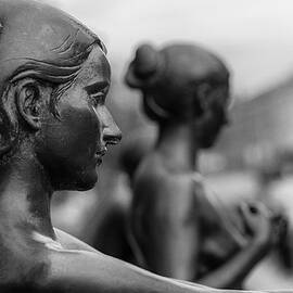 Girls at the Spree Promenade, Berlin