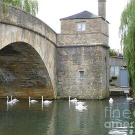 Halfpenny Bridge, Lechlade-on-Thames by Lesley Evered