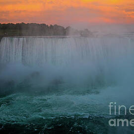 Horseshoe Falls at Sunset by Stef Ko