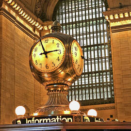 Iconic Grand Central Clock by Allen Beatty