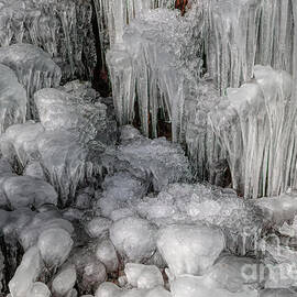 Icy Variations - Passage Creek by Daniel Beard