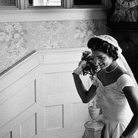 Jackie Kennedy Throwing Wedding Bouquet - 1953 by War Is Hell Store