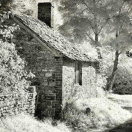 Kelmscott Cottage by William Beuther