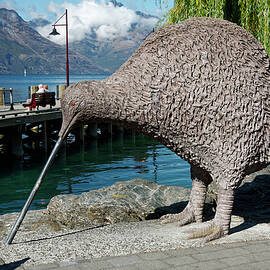 Kiwi Statue by Sally Weigand