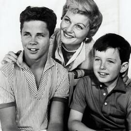 Leave it To Beaver, Mom and the boys 1959