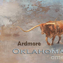 Longhorn Bull Ardmore Oklahoma by Elisabeth Lucas