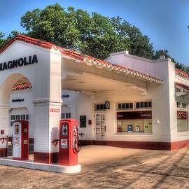Magnolia Gas Station by Randy Dyer