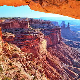 Mesa arch near Moab by Alex Nikitsin