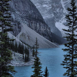 Moraine Lake - Banff by Stephen Vecchiotti