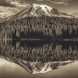 Mount Rainier by jeff hollett