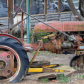Mud Tractor by Tru Waters