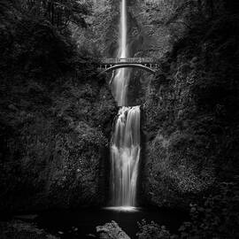Multnomah Falls by Mike Montalvo