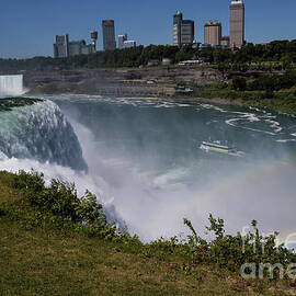 Niagara Falls Rainbows by Suzanne Luft