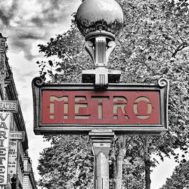 Paris Metro by Richard Reeve