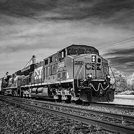  Saturday Infrared Photo CSXT 5469 as it leads M647 at Trenton Ky by Jim Pearson