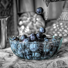 Selective Color Blueberry by Sharon Popek