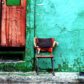 Silla Roja en Ciudad de Panama by John Rizzuto