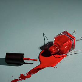 Simple Things - Murder 03 by Nailia Schwarz