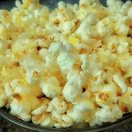 Skillet Popcorn for fun by Tatiana Travelways