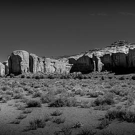 Spearhead Mesa in Monument Valley Panorama in BW by Harry Beugelink