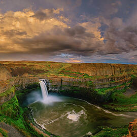 Stormy Palouse Falls by Dan Mihai