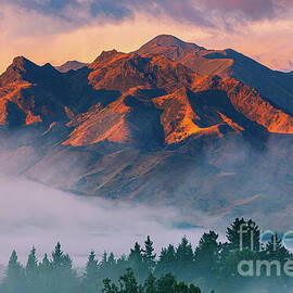 Sunrise in Hanmer Springs, New Zealand by Henk Meijer Photography