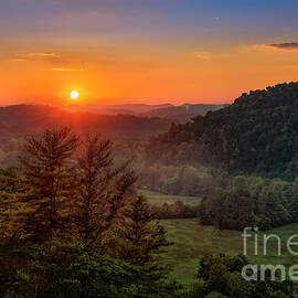 Sunset in Northeast Tennessee by Shelia Hunt